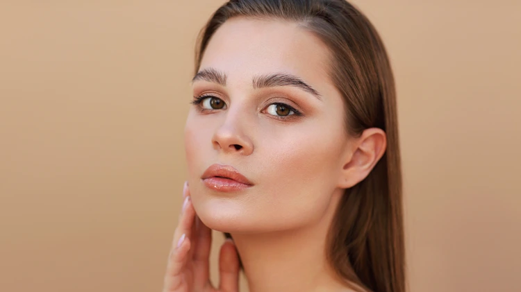 Feel an instant lift and tightening effect with the Masque benefits